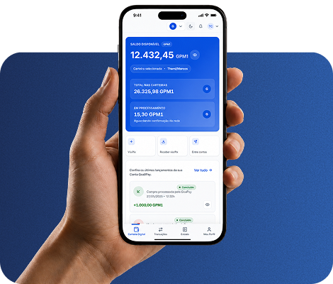 Mão segurando smartphone com o app GoaPay